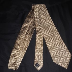 Light brown flower tie